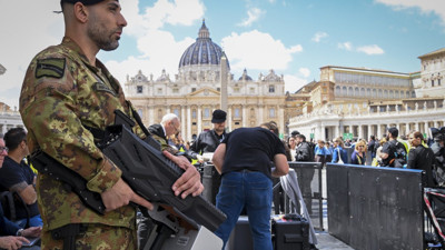 Papa’ya son veda! Vatikan’da büyük tören...