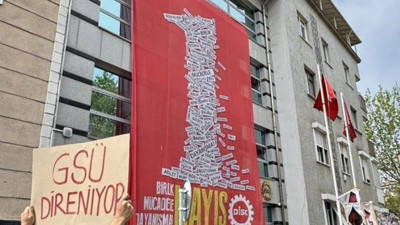 Üniversite öğrencileri DİSK’in kapısına dayandı! "Emekçiler Taksim’de, DİSK nerede?”