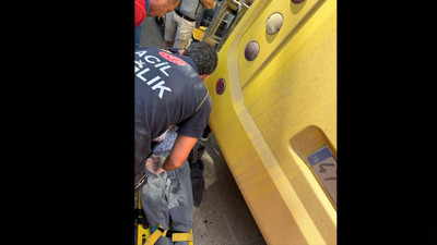 Mardin'de acı olay! Yoldan geçerken minibüs çarptı