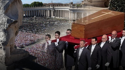 Katolik dünyasının lideri Papa Francis için Vatikan'da görkemli tören