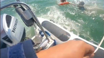 Antalya'da denizde can pazarı! Fırtına vurdu, tekne alabora oldu: Sahil Güvenlik'ten hayat kurtaran operasyon