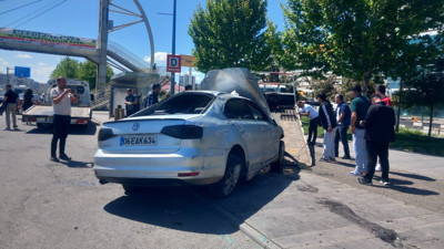 Refüje çarpan otomobil takla attı: 1 yaralı