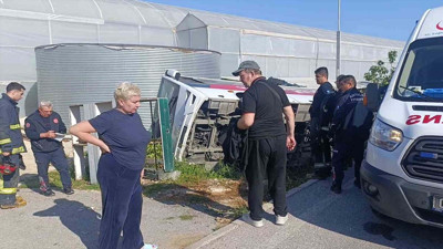 Rus turistleri taşıyan midibüs devrildi! Çok sayıda yaralı var