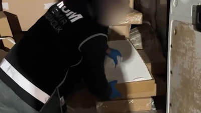 İzmir’de 9 ilçede kaçak ürün avı: 6 Milyon TL’lik vurguna polis 'dur' dedi: 23 gözaltı