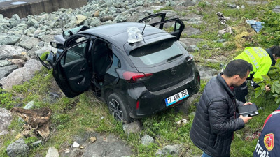 Karadeniz Sahil Yolu'nda feci kaza! Otomobil deniz kenarına uçtu: Ölü ve yaralılar var