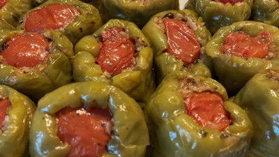 Yunan şeflerin biber dolması pişirirken uyguladığı tüyo! Dibi asla kuru olmuyor