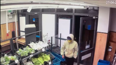 İstanbul'da müşteri gibi girdiği marketi soydu