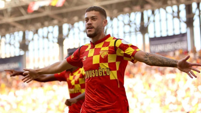 Romulo Göztepe'yi sırtlıyor