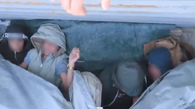 TIR'ın dorsesinde 10 kaçak göçmen yakalandı: 2 gözaltı