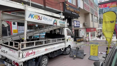 Tabela takmak için çıktığı aracın üzerinden düşen kişi hayatını kaybetti