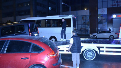 İzmir’de gece yarısı kaza kabusu! 3 araca çarparak durdu