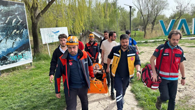 Van Kalesi'nden düşen yaşlı kadın kurtarıldı