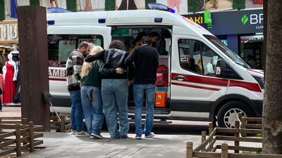 Giyim mağazasında alış veriş yapıyordu! Bir anda yere yığıldı