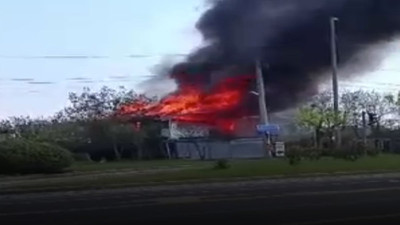 Düzce'de 2 katlı bina elektrik kontağı yangınında küle döndü