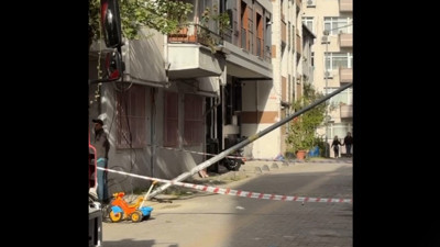 Küçükçekmece’de aydınlatma direği kabusu yaşattı