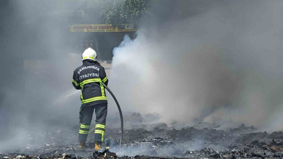 Atık madde yangını! Siyah dumanlar gökyüzünü kapladı