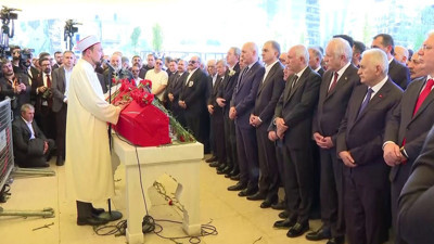 Sırrı Süreyya Önder son yolculuğuna uğurlandı