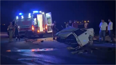 Otomobil tıra çarptı: 1 ölü, 1 yaralı