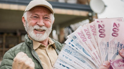 Maaşını bu 3 bankaya taşıyan emekliler sevinçten havalara uçacak. Çıtayı zirveye taşıdılar