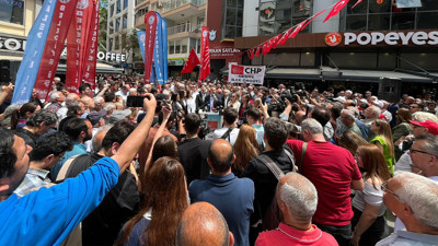 CHP lideri Özel'e yapılan saldırı İzmir'de protesto edildi