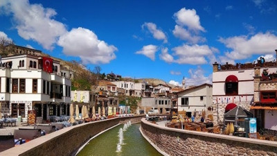 Konya'nın gizemli mahallesi: Akın akın herkes oraya yerleşiyor