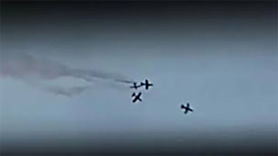 İtalya'da gösteri uçuşunda kaza! 3 uçak çarpıştı