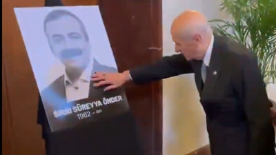 Bahçeli yine şaşırtmadı! Sırrı Süreyya Önder'in fotoğrafını sevdi...