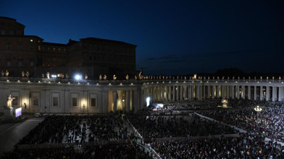 Vatikan'da siyah duman! Yeni papa seçilemedi...