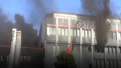 Bağcılar'da fabrika yangını! Çok sayıda ekip sevk edildi...