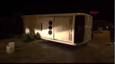 Manavgat'ta otel servisi devrildi: Şoför ve 2 çalışan yaralı