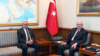 Milli Savunma Bakanı Güler, Pakistan'ın Ankara Büyükelçisi Cüneyd'i kabul etti