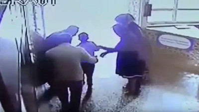 Nefes borusuna yemek kaçan çocuk, öğretmenin Heimlich manevrasıyla kurtuldu