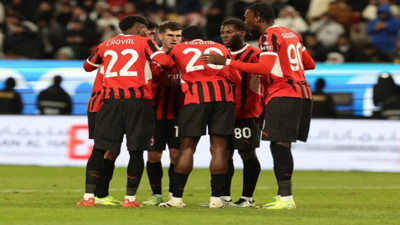 Milanlı futbolculardan annelerine büyük jest