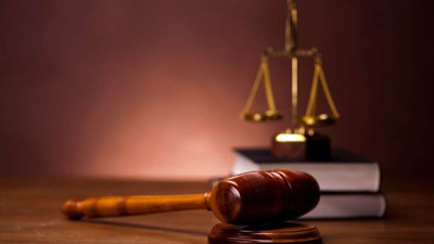 Ünlü yazara hapis cezası!