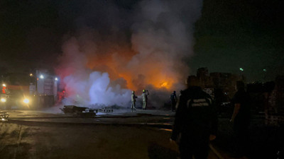 Bursa'da korkutan yangın. Alevler geceyi aydınlattı