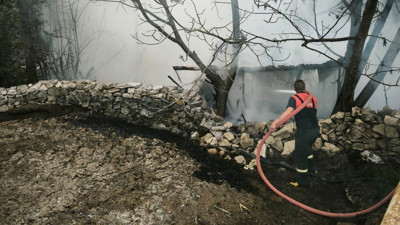 Kütahya'da yangın! Onlarca hayvan telef oldu