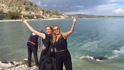 Wilma Elles ve Tuğba Özay Van Gölü’nde!