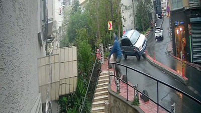 Biranda araç takla attı: Ölümle burun buruna kaldı