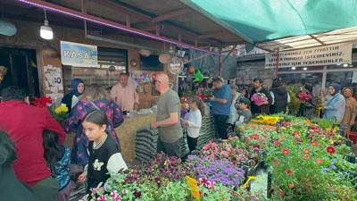 İstanbul'da Anneler Günü hareketliliği! Çiçekçiler doldu taştı
