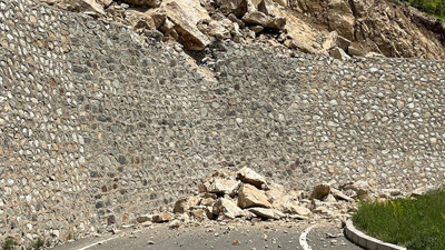 Gümüşhane'deki heyelan ulaşımı aksattı