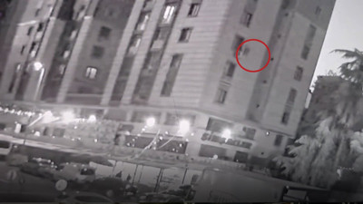 Parlayan doğal gazı görünce kendini 7'nci kattan aşağıya attı