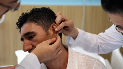 Kavgada ısırılıp koparılan kulak memesi yerine dikildi