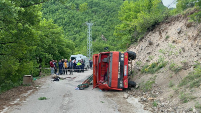 Artvin'de sondaj kamyonu devrildi: Ölü ve yaralılar var