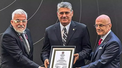 Beşiktaş'ta devir teslimde ilginç sözler! "Bir sabah kulüpte Rusça, Çince ya da Arapça konuşulur"