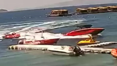 Sürat teknesinin çektiği deniz yatağı tekneye çarptı