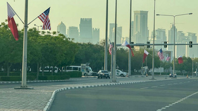 Trump'ın gelişi öncesi Doha bayraklarla donatıldı