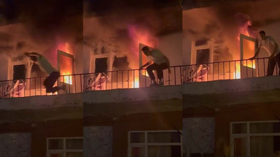 Yangına müdahale ederken alevler büyüyünce balkondan atladı