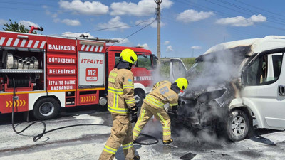 Seyir halindeki araçta gizemli yangın