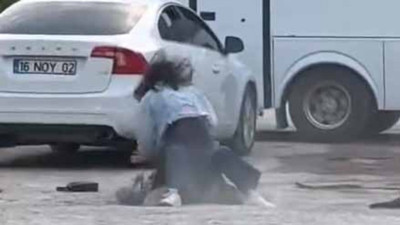 Bursa’da iki genç kızın kavgası kamerada