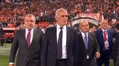 TFF Başkanı şaşkına döndü: Kupayı verirken tepki yağdı